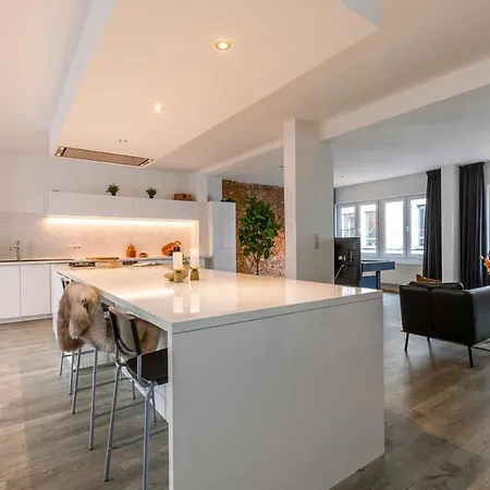 Modern And Spacious Apartment In Antwerpen For 4 Bedrooms *
